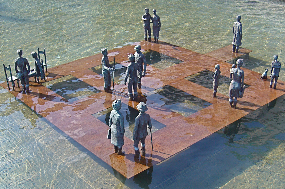 public sculpture Béatrice Bizot, La Plaça